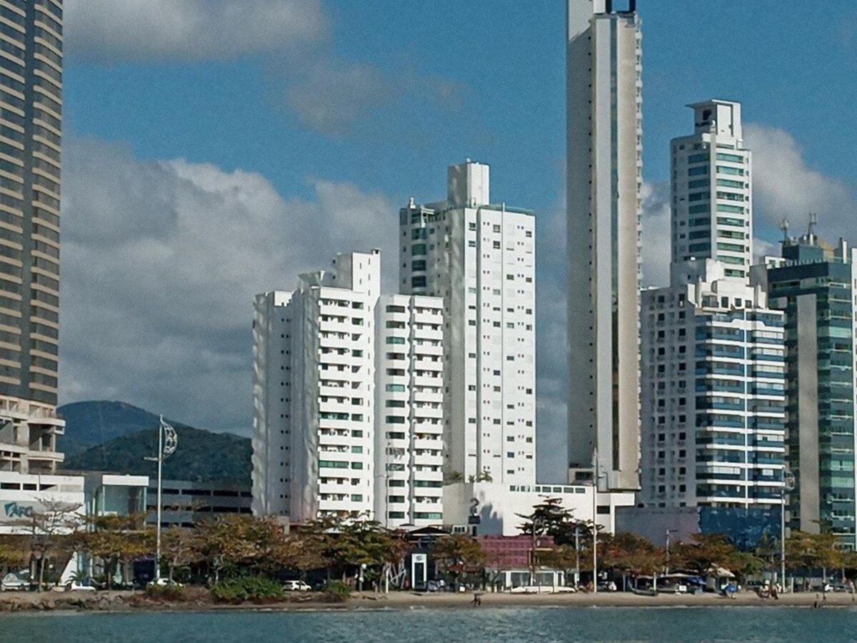 3 Suites Linda Vista Da Orla De Bc A 50M Da Praia - Somente Familiares Balneário Camboriú Eksteriør bilde