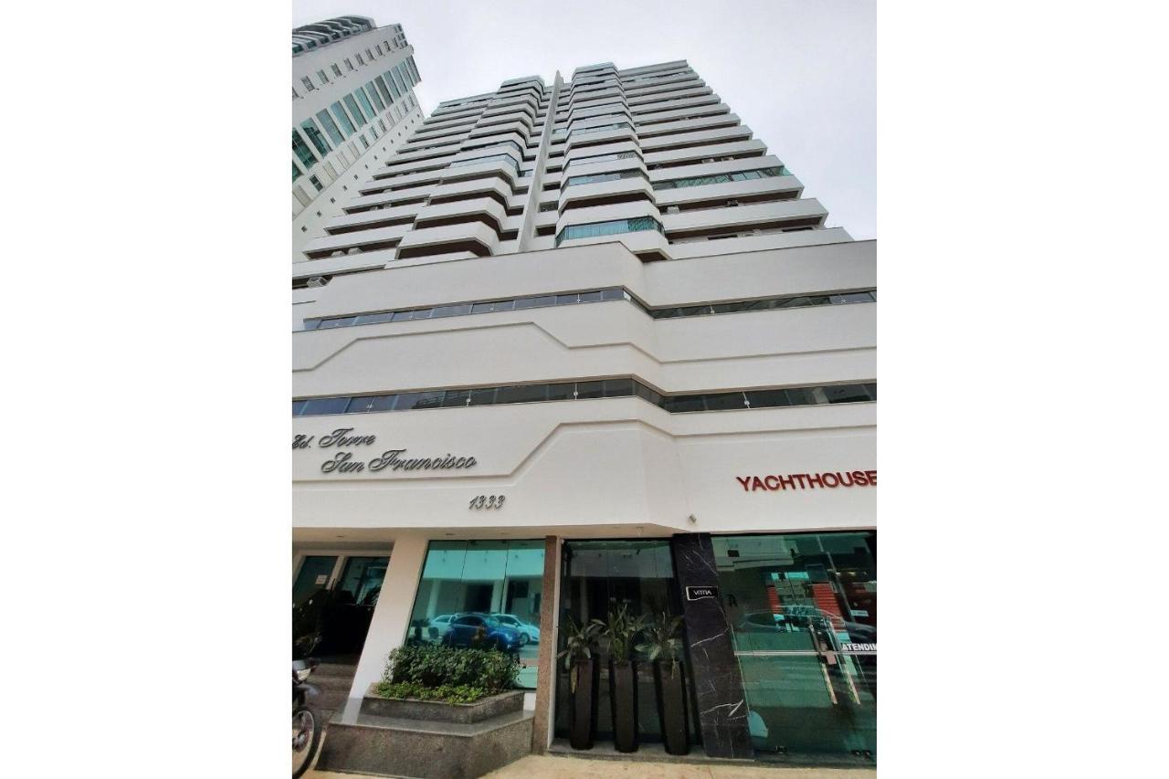 3 Suites Linda Vista Da Orla De Bc A 50M Da Praia - Somente Familiares Balneário Camboriú Eksteriør bilde
