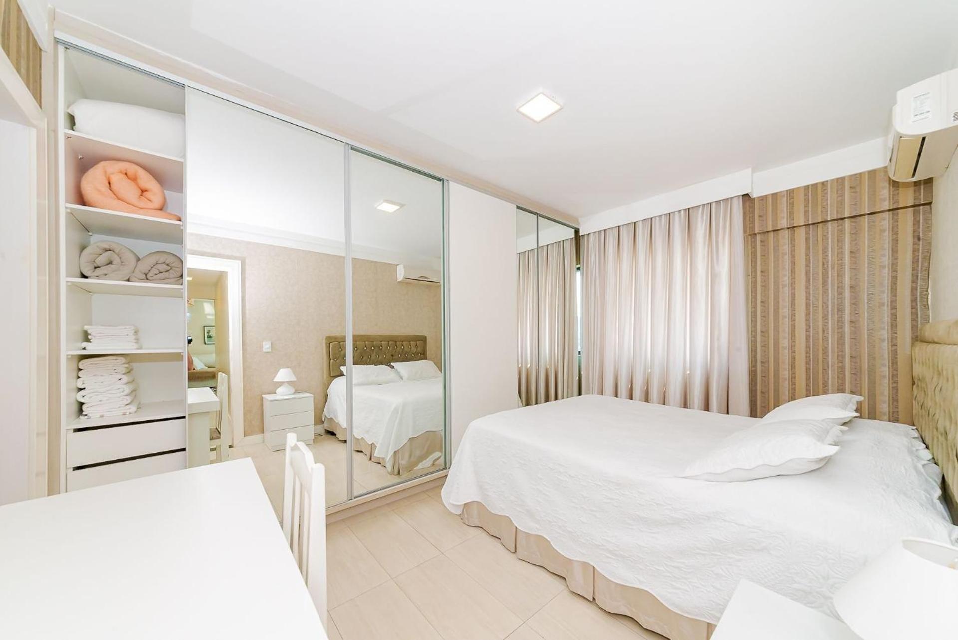 3 Suites Linda Vista Da Orla De Bc A 50M Da Praia - Somente Familiares Balneário Camboriú Eksteriør bilde