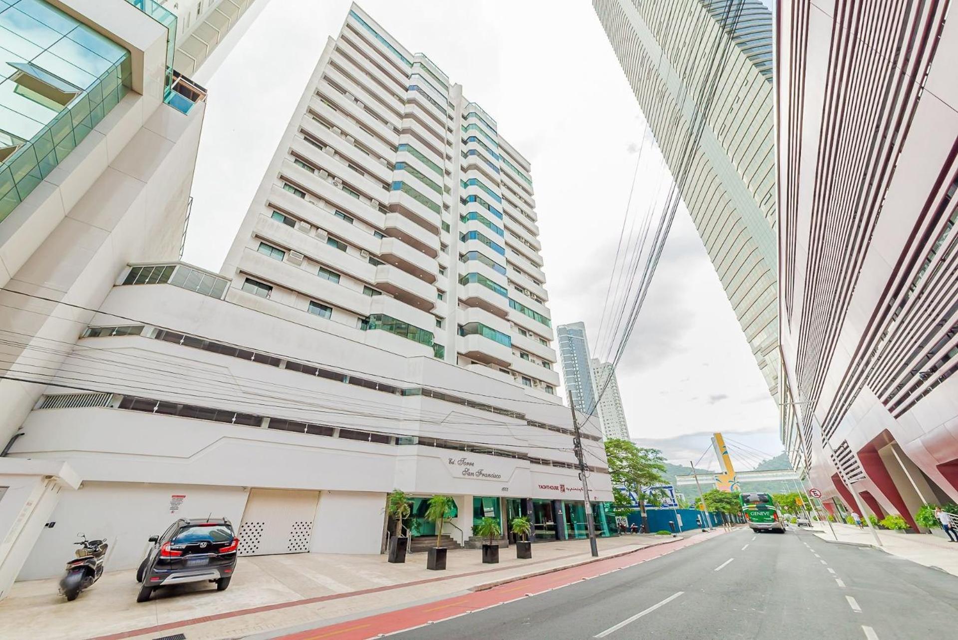 3 Suites Linda Vista Da Orla De Bc A 50M Da Praia - Somente Familiares Balneário Camboriú Eksteriør bilde